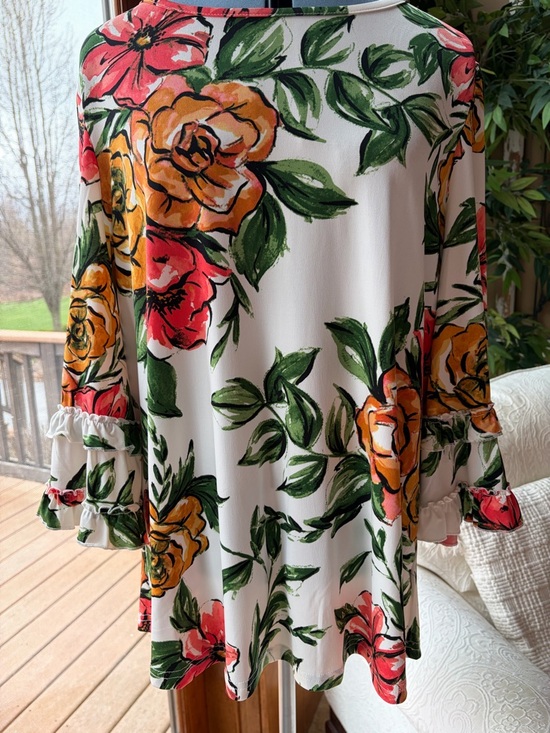 Nina Leonard Tops - Nina Leonard Sz 1X White Floral Tunic Bell Shaped Tiered Ruffle Sleeves Casual